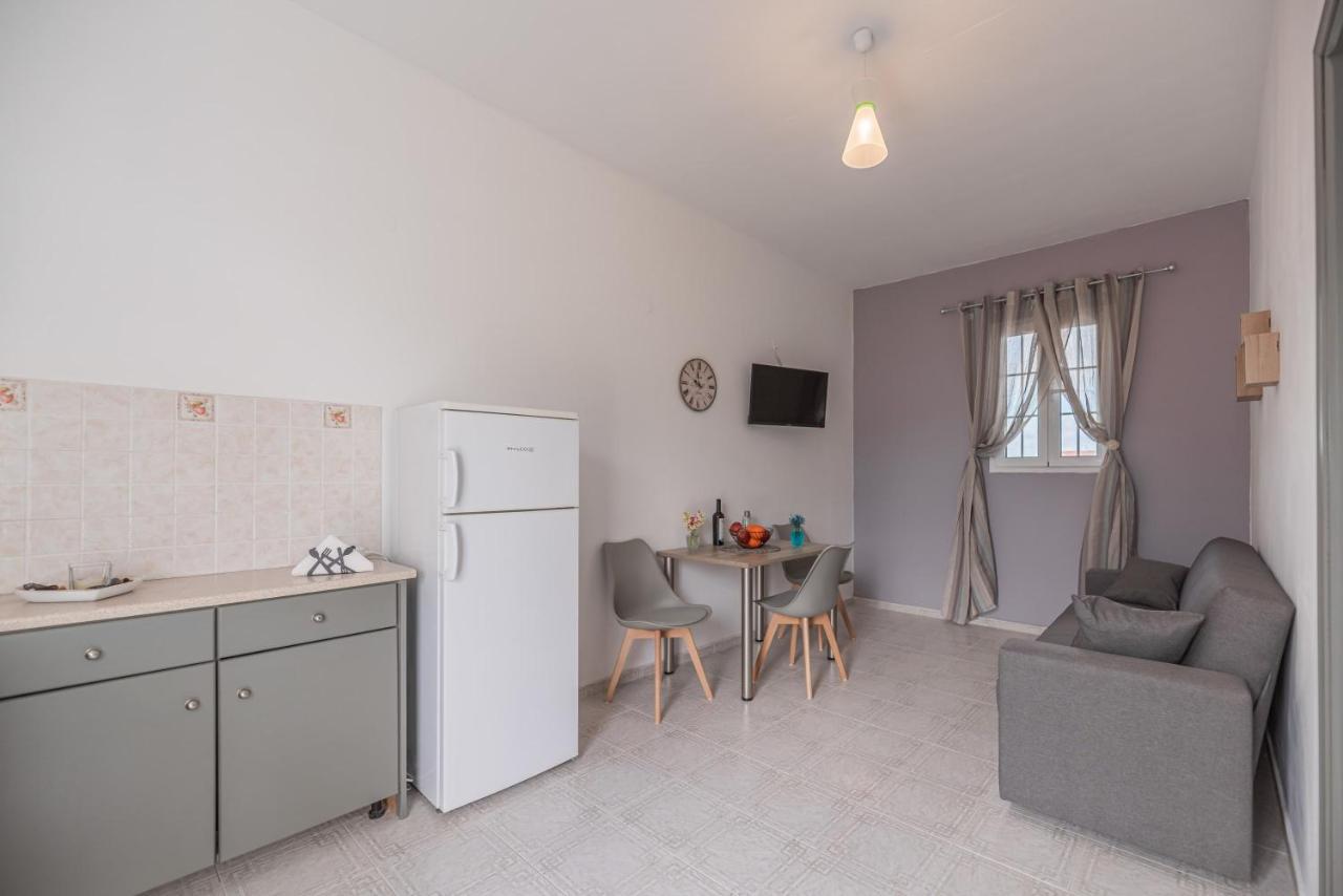 Rhodes Archaggelos Retreat-nest Among Garden Apartment